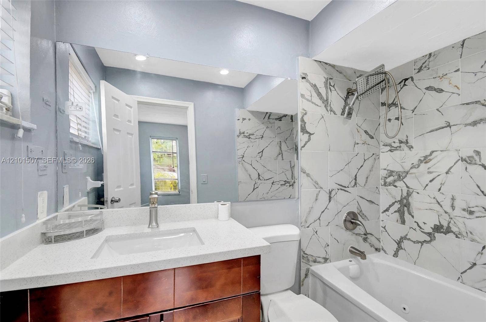 8960 Sunset Strip, Sunrise, FL 33322 Bathroom 1 - bathtub and white patterned walls