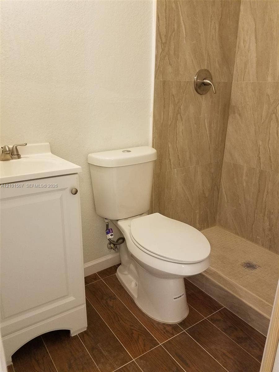 8960 Sunset Strip, Sunrise, FL 33322 Bathroom 3 - beige shower