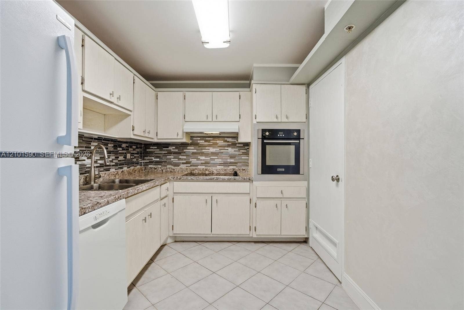 400 Kings Point Drive, #1404, Sunny Isles Beach, Sunny Isles Beach, FL 33160 Photo 6