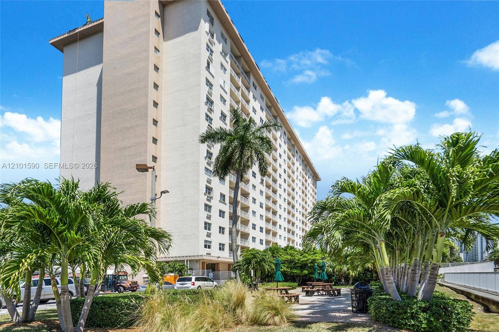 400 Kings Point Drive, #1404, Sunny Isles Beach, Sunny Isles Beach, FL 33160 Photo 4