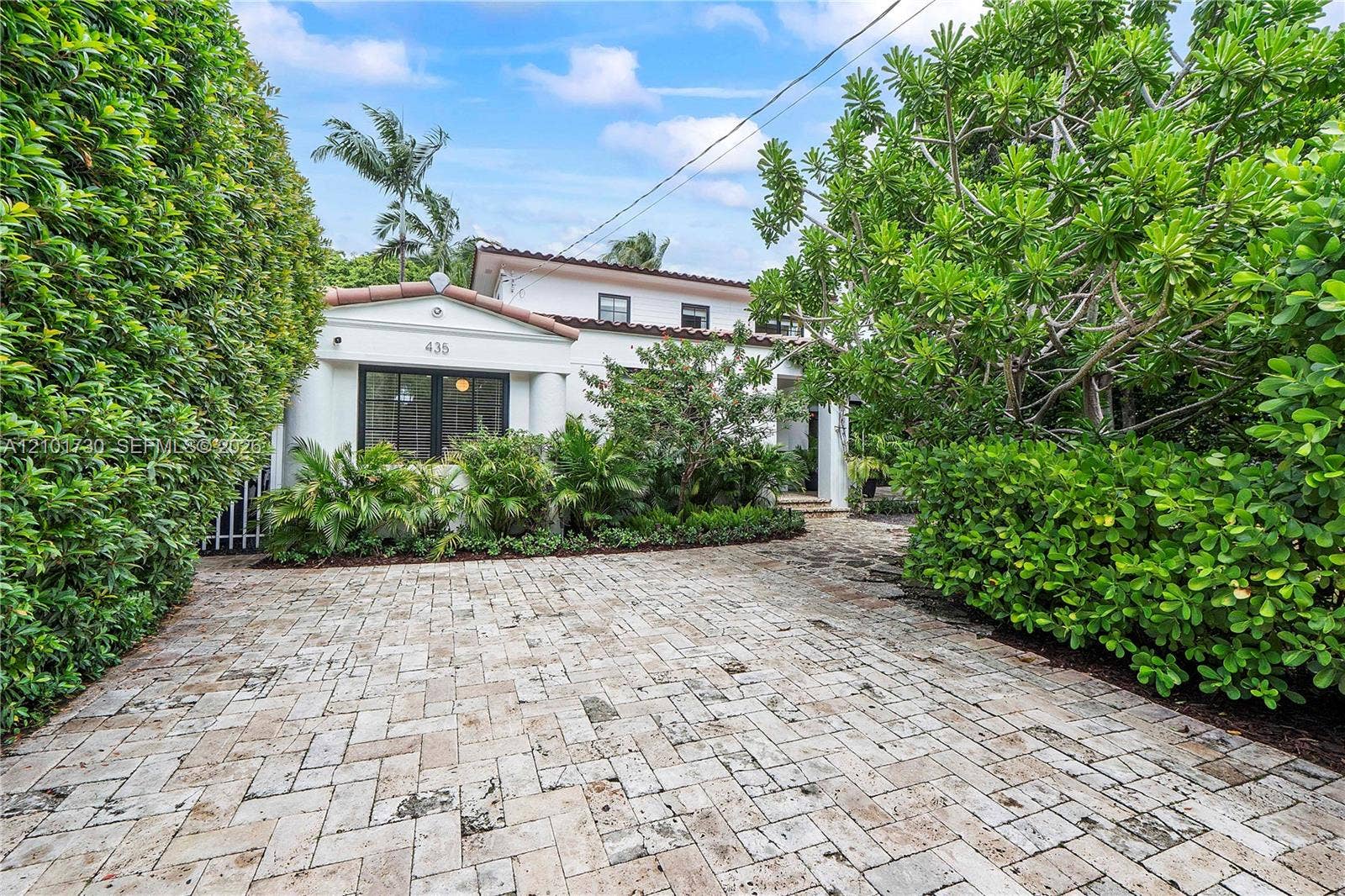 435 W 51st Street, Miami Beach, FL 33140 Driveway