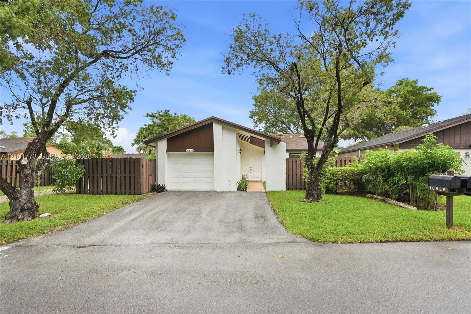 10828 SW 132nd Cir Court, Miami, FL 33186 Photo 2