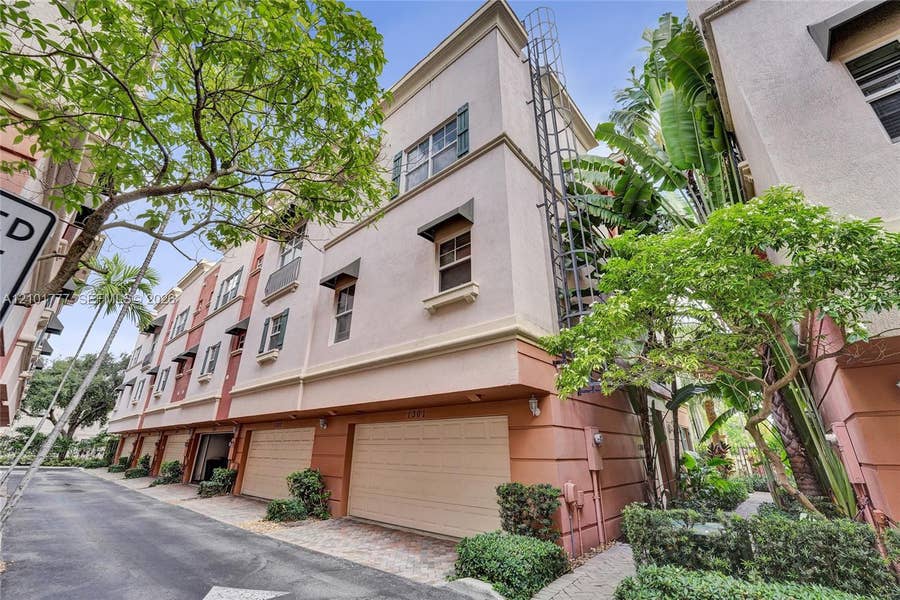 Property photo for 1033 NE 17th Way, #1301, Fort Lauderdale, FL