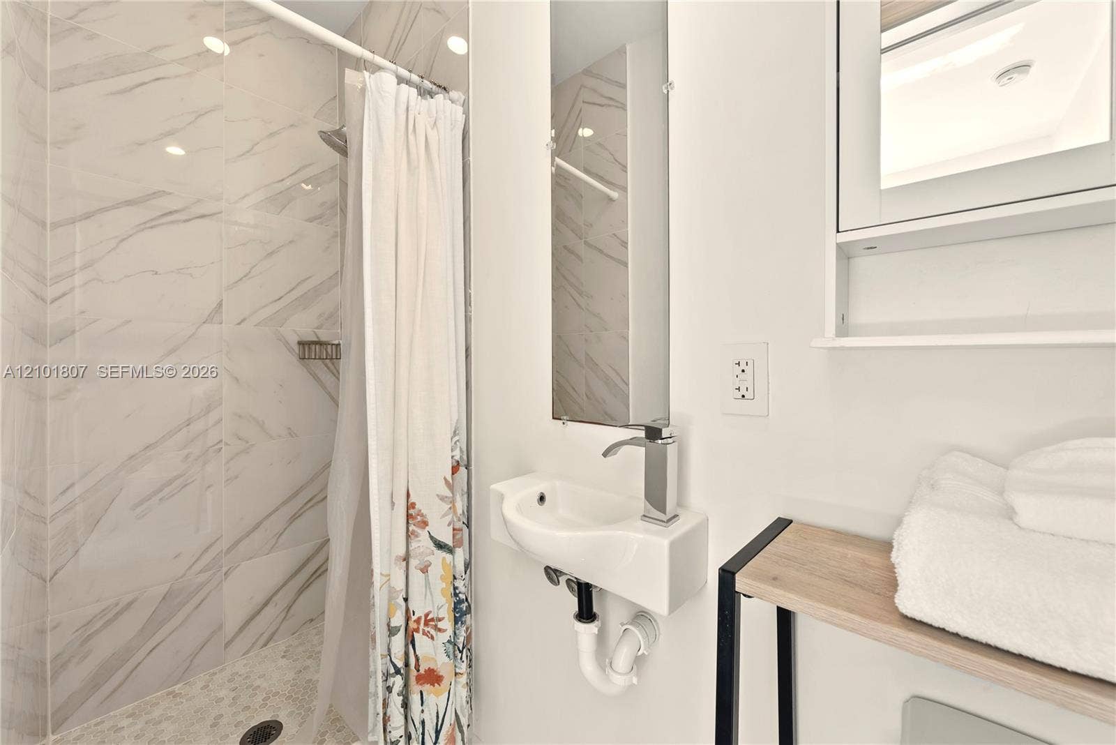 5800 La Gorce Drive, Miami Beach, FL 33140 Maid's Bath