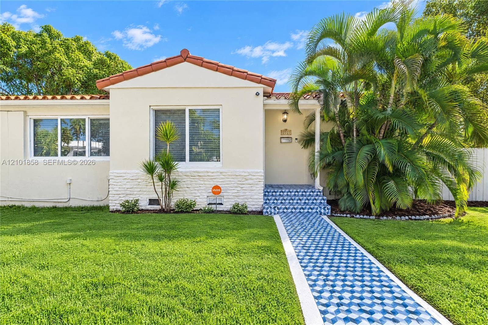 2727 Calusa Street, Miami, FL 33133 Photo 2