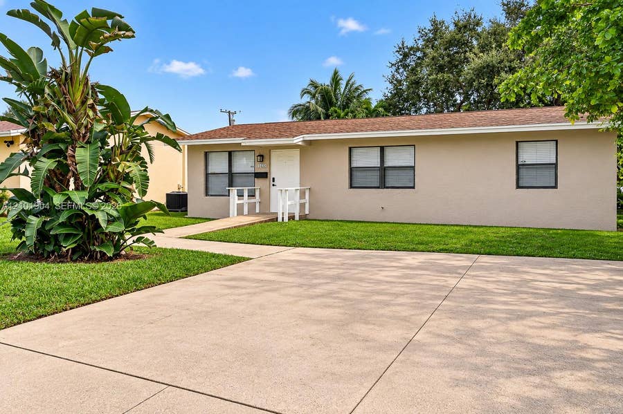 Property photo for 1422 S N Street, Lake Worth, FL