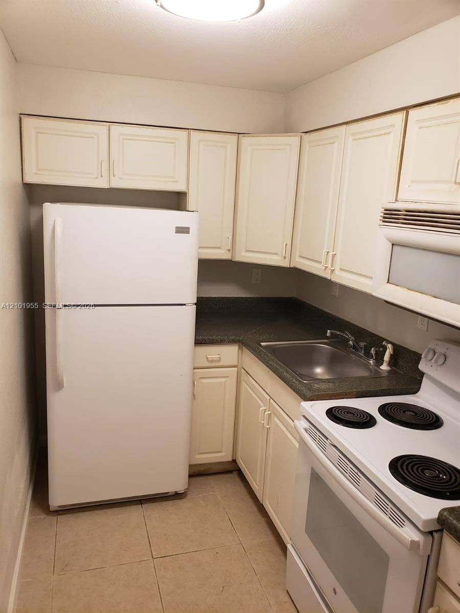 640 SW 9th Court, #02, Pompano Beach, Pompano Beach, FL 33060 Photo 7