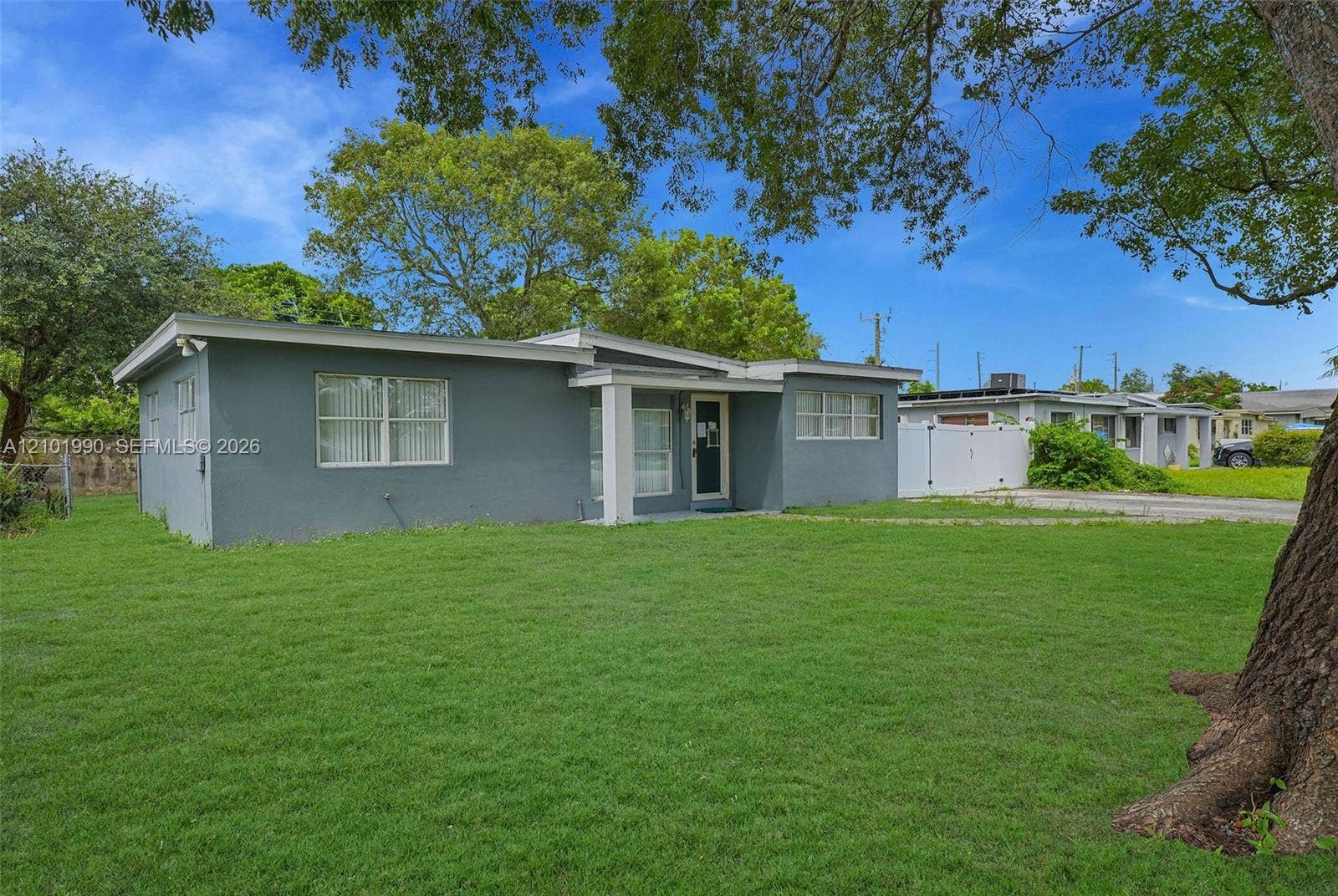 3330 SW 59, West Park, FL 33023 Photo 8
