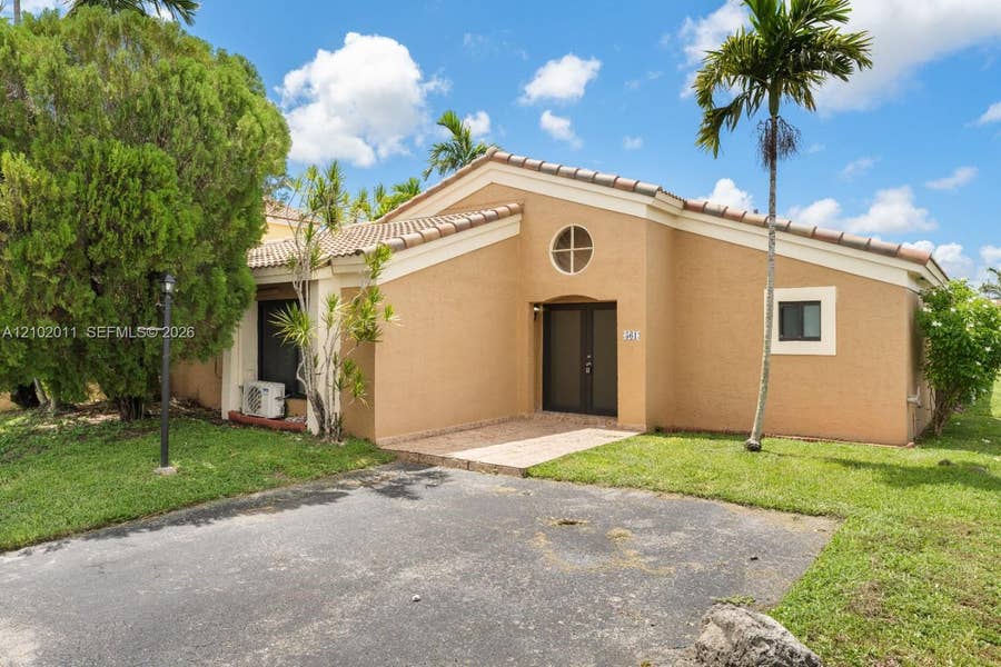 Property photo for 561 SW 88th Place W, Miami, FL