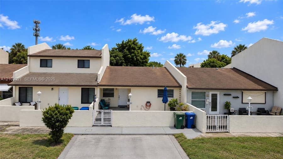 Property photo for 19582 NW 55th Cir Place, Miami Gardens, FL