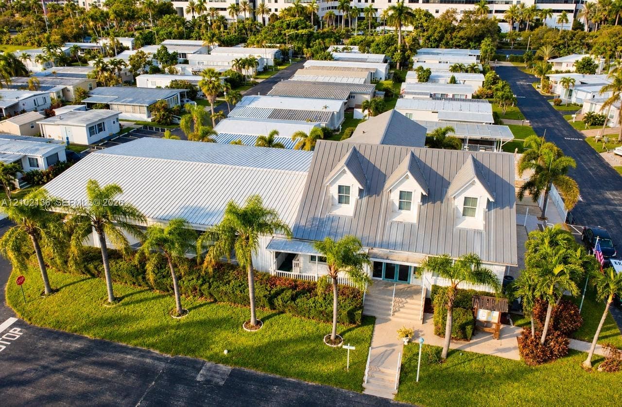 121 Eleuthera Drive, Dania Beach, FL 33004 Clubhouse