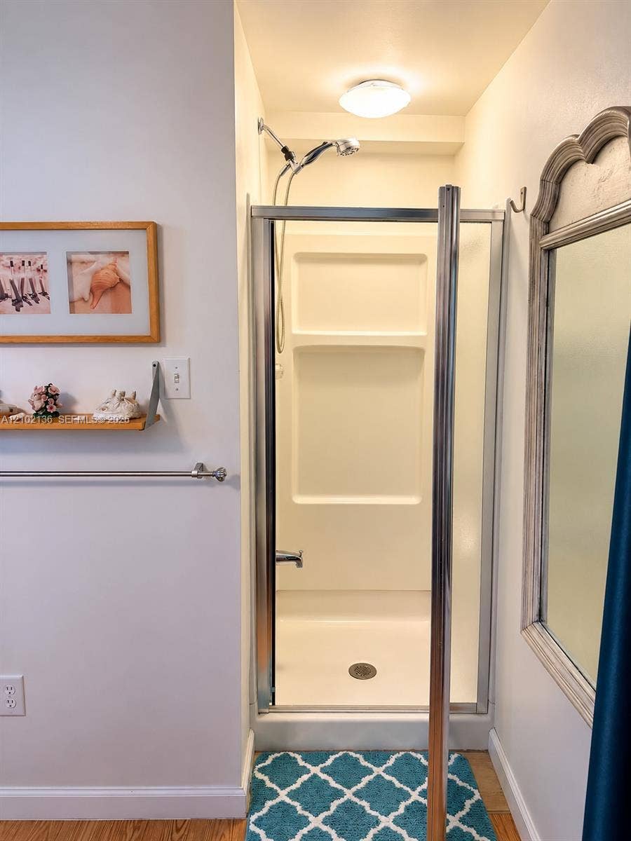 121 Eleuthera Drive, Dania Beach, FL 33004 Separate shower