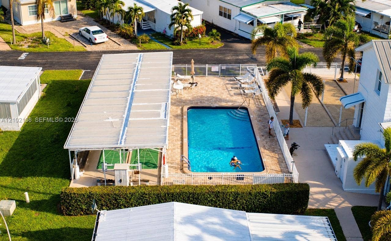 121 Eleuthera Drive, Dania Beach, FL 33004 Clubhouse