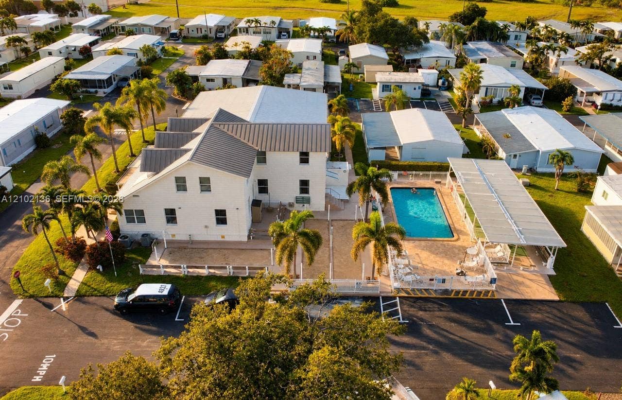 121 Eleuthera Drive, Dania Beach, FL 33004 Clubhouse