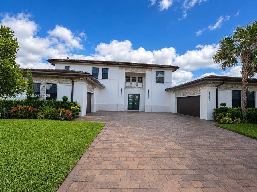 Property photo for 10760 Breezeway Lane, Davie, FL