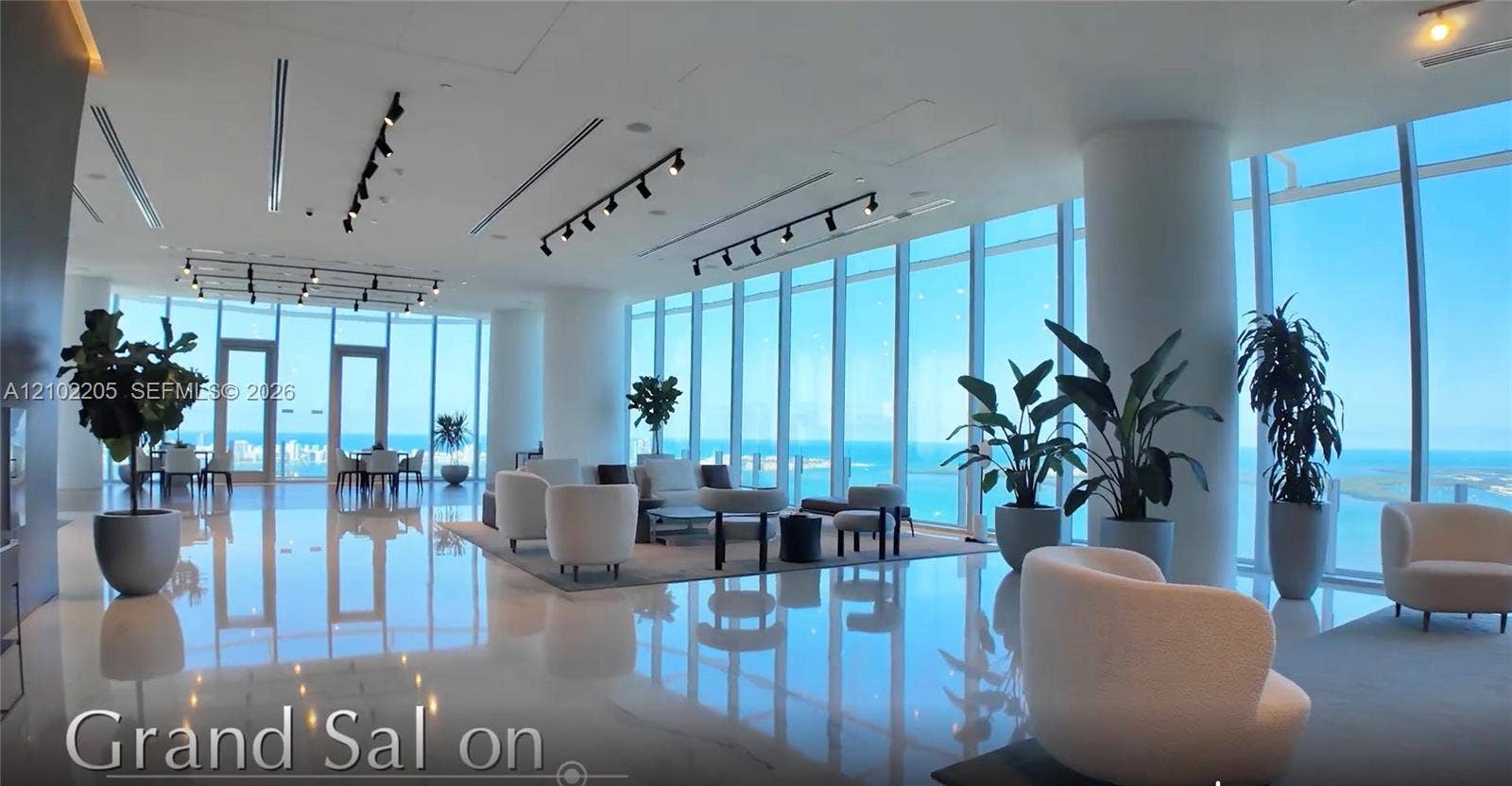 300 Biscayne Boulevard Way, #2106W, Miami, FL 33131 Grand salon
