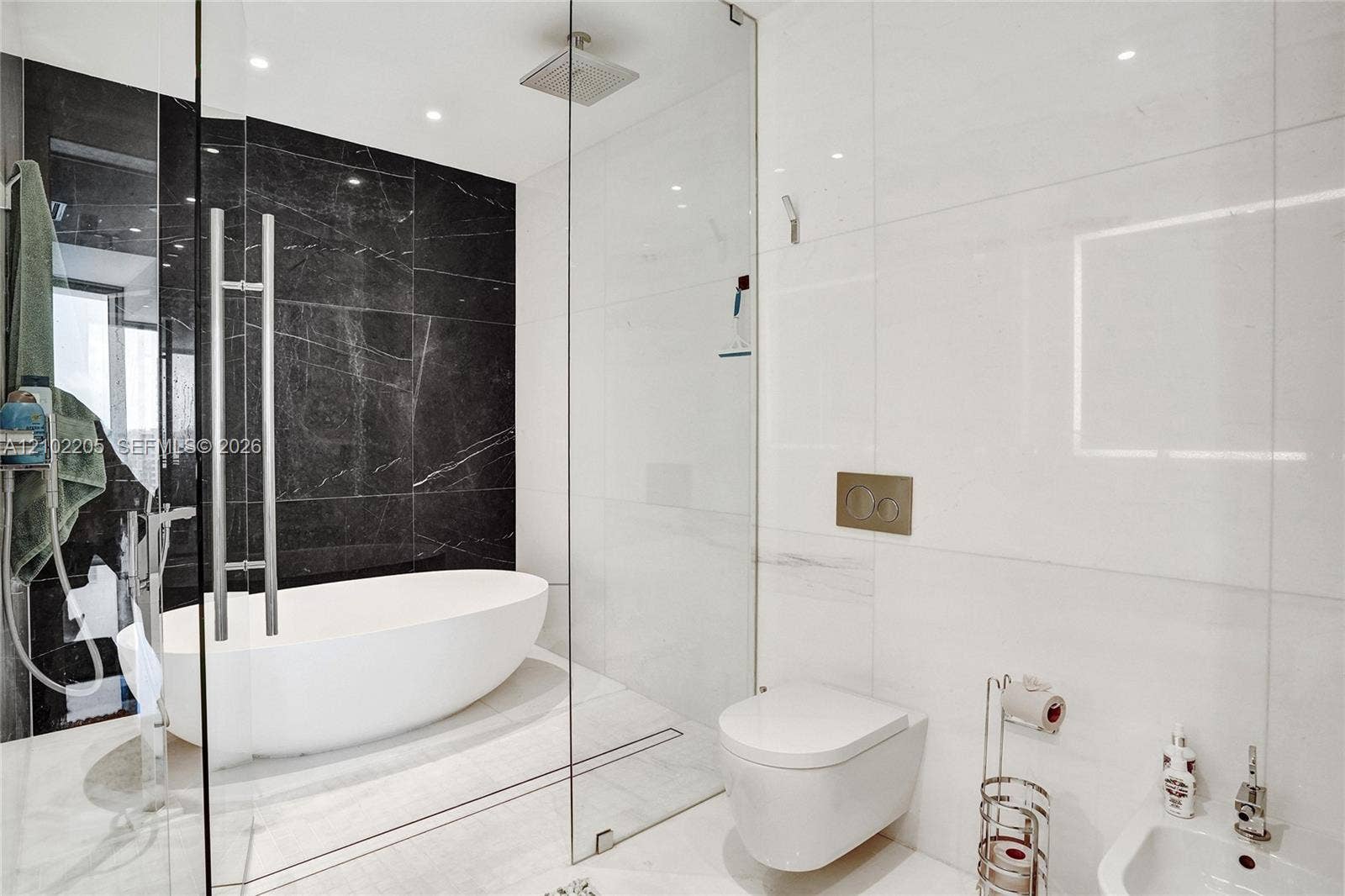 300 Biscayne Boulevard Way, #2106W, Miami, FL 33131 Photo 26