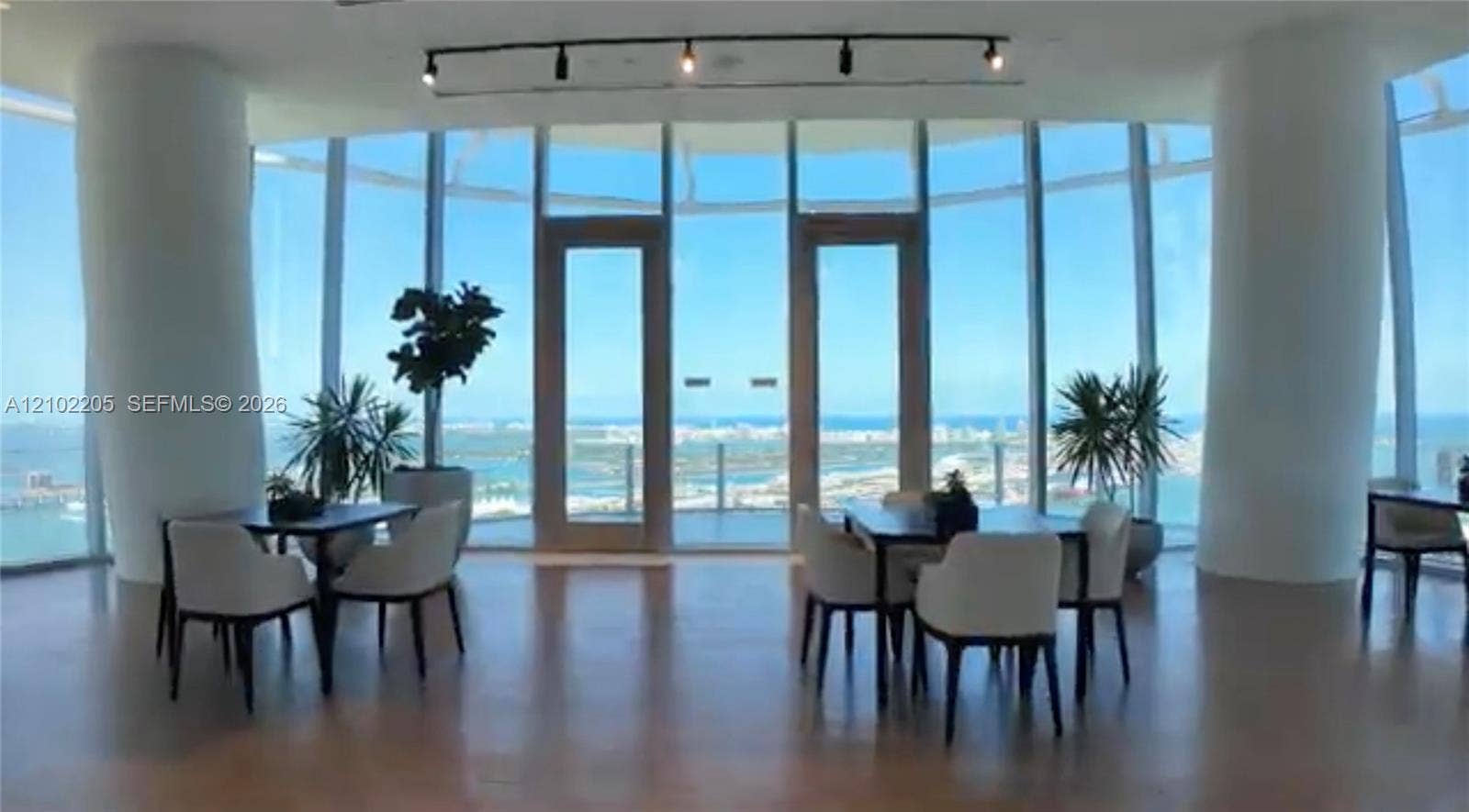 300 Biscayne Boulevard Way, #2106W, Miami, FL 33131 Grand salon