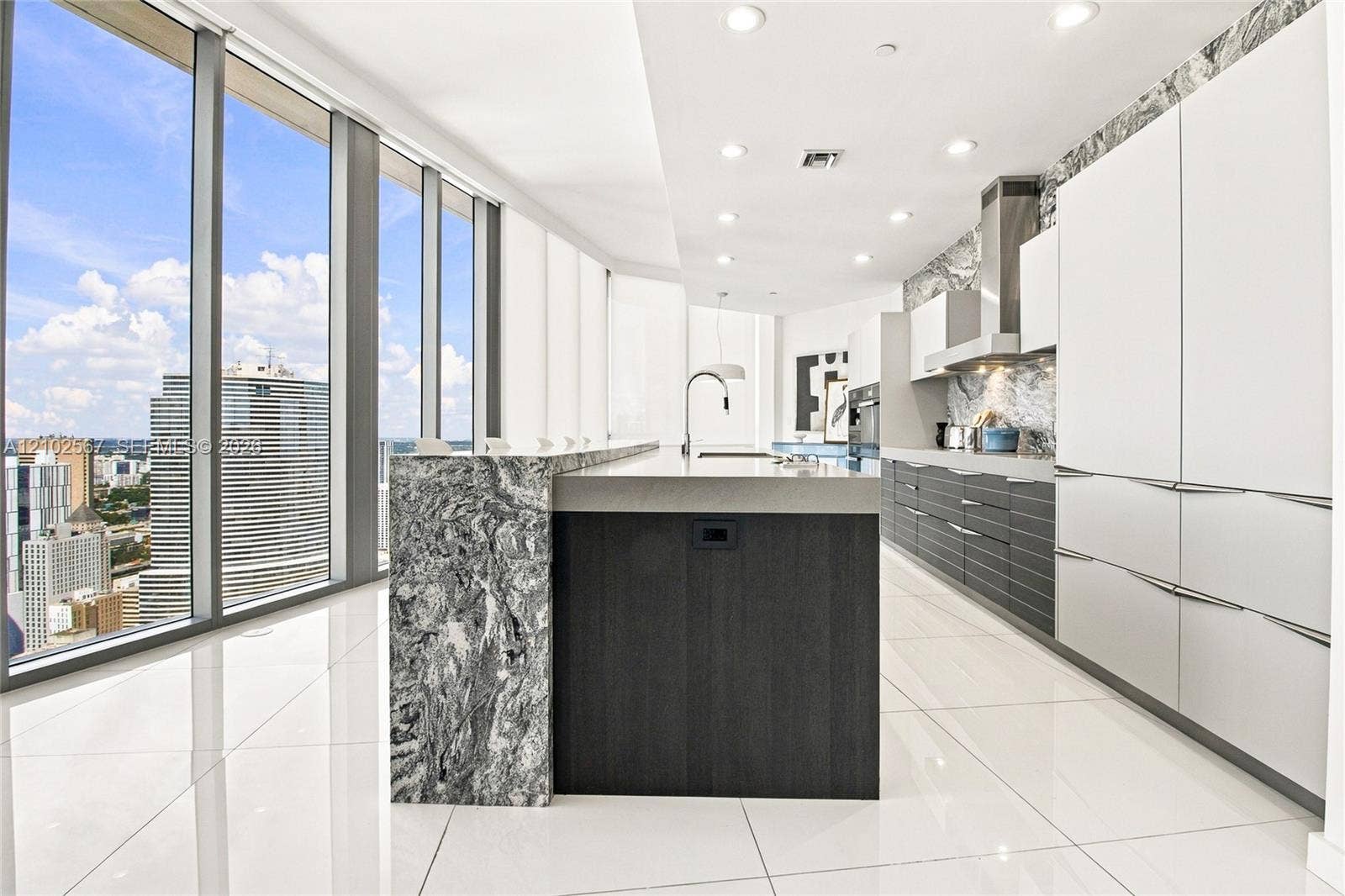 200 Biscayne Boulevard Way, #5302, Miami, FL 33131 Photo 5