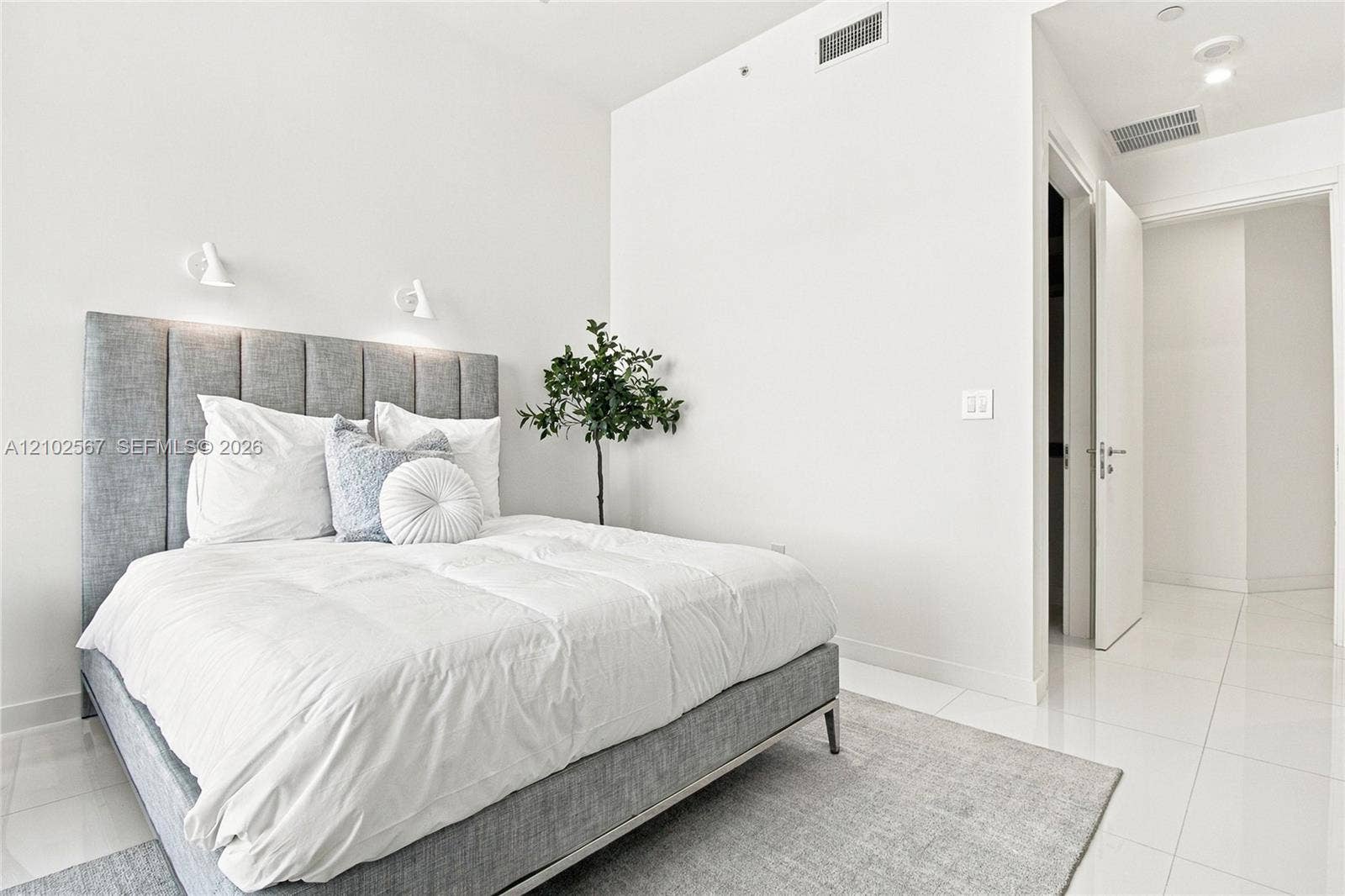 200 Biscayne Boulevard Way, #5302, Miami, FL 33131 Photo 16