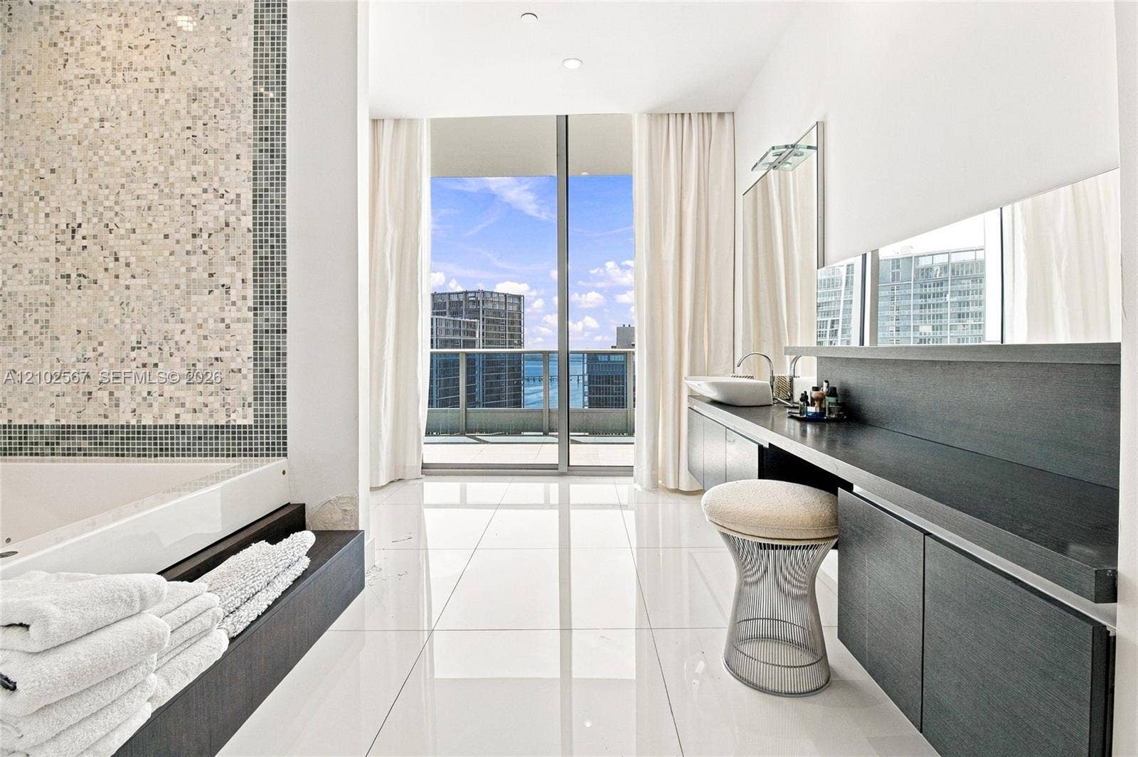 200 Biscayne Boulevard Way, #5302, Miami, FL 33131 Photo 11