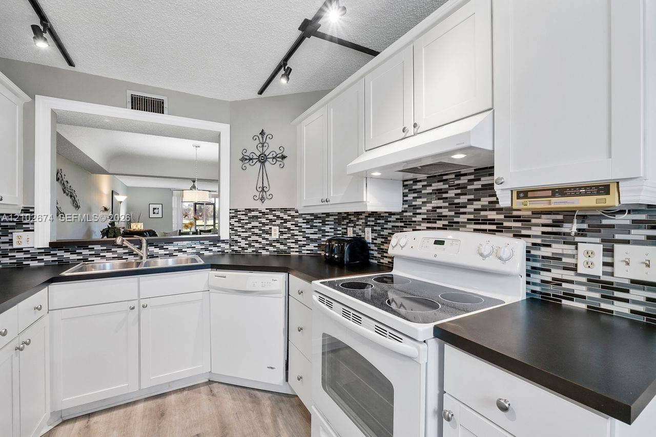 23249 N Barwood Lane N, #102, Boca Raton, FL 33428 Photo 7