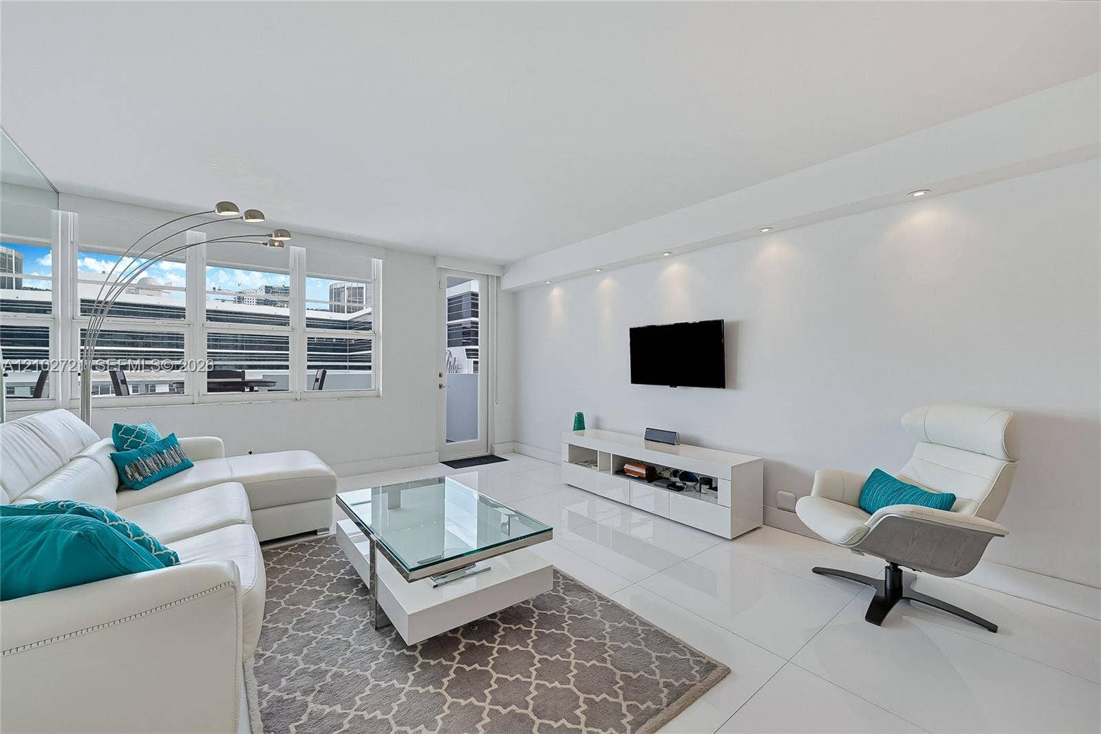 100 Lincoln Road, #1008, Miami Beach, FL 33139 Photo 12