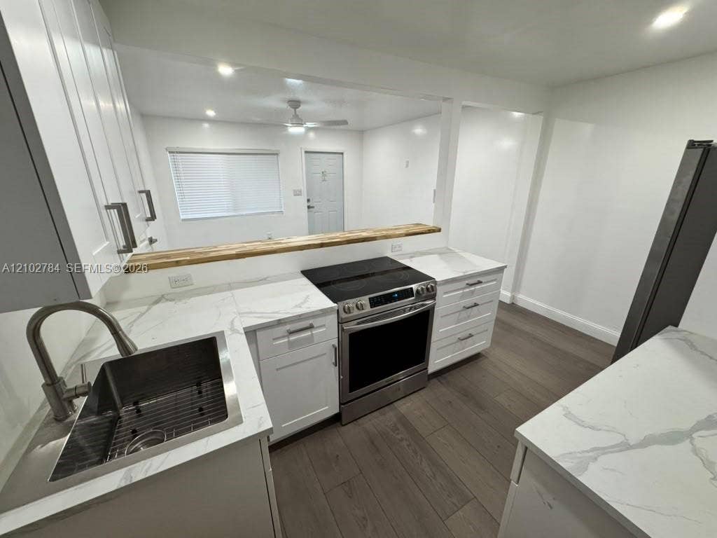 565 NE 32nd Street, Oakland Park, FL 33334 Photo 9