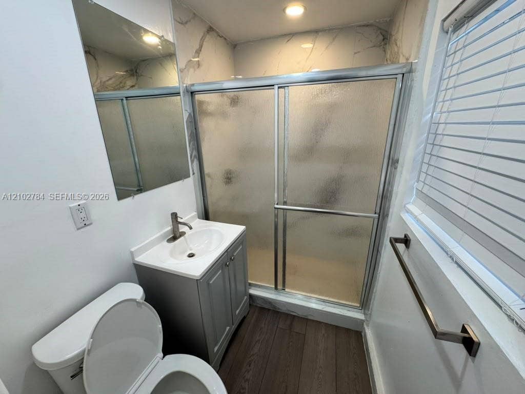 565 NE 32nd Street, Oakland Park, FL 33334 Photo 6