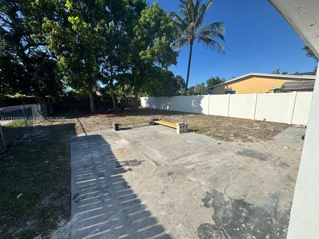 565 NE 32nd Street, Oakland Park, FL 33334 Photo 14