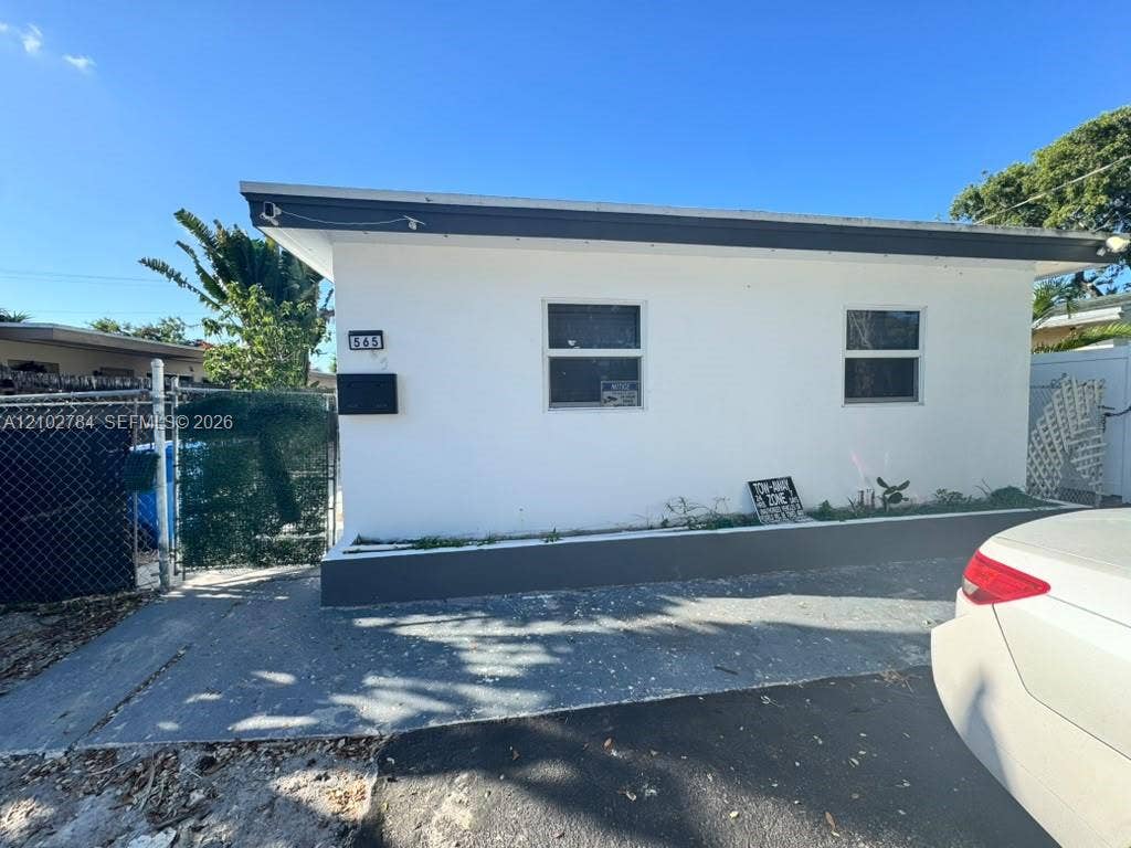 565 NE 32nd Street, Oakland Park, FL 33334 Photo 11