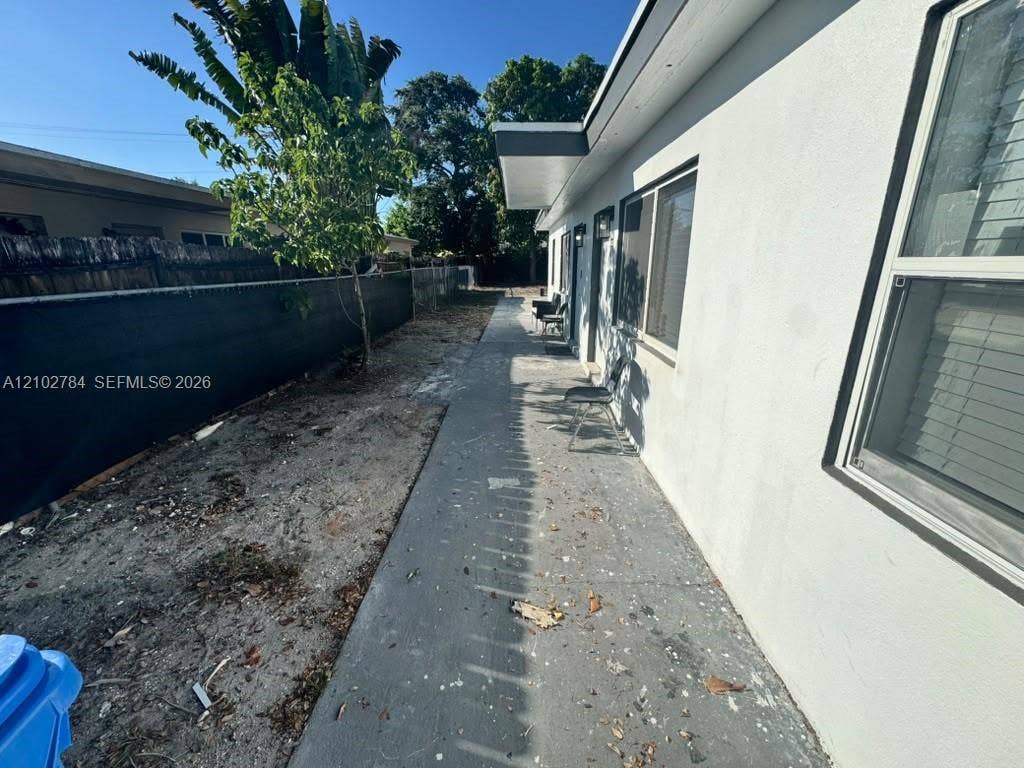565 NE 32nd Street, Oakland Park, FL 33334 Photo 13