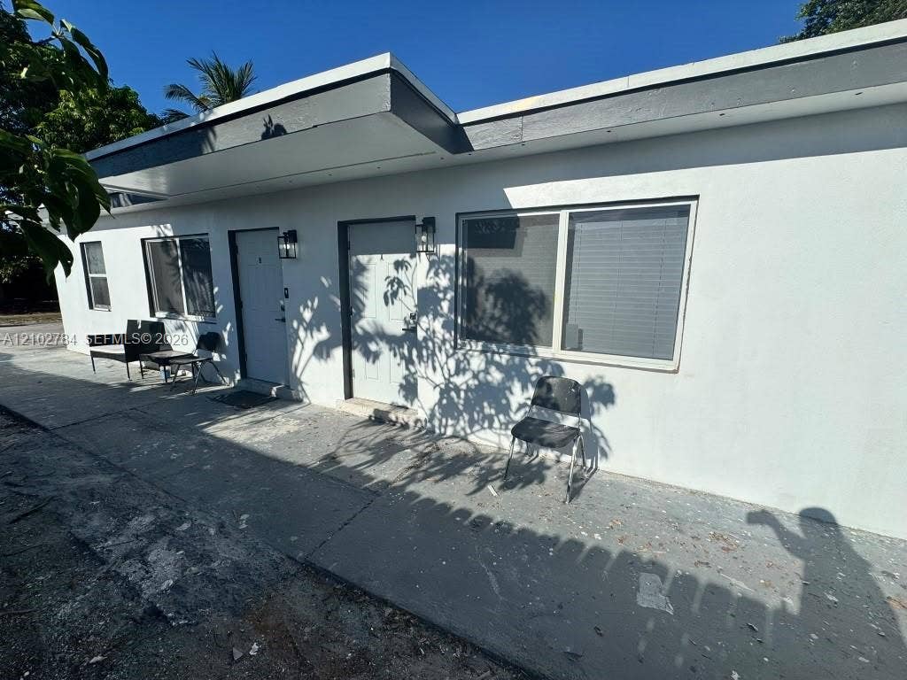 565 NE 32nd Street, Oakland Park, FL 33334 Photo 12
