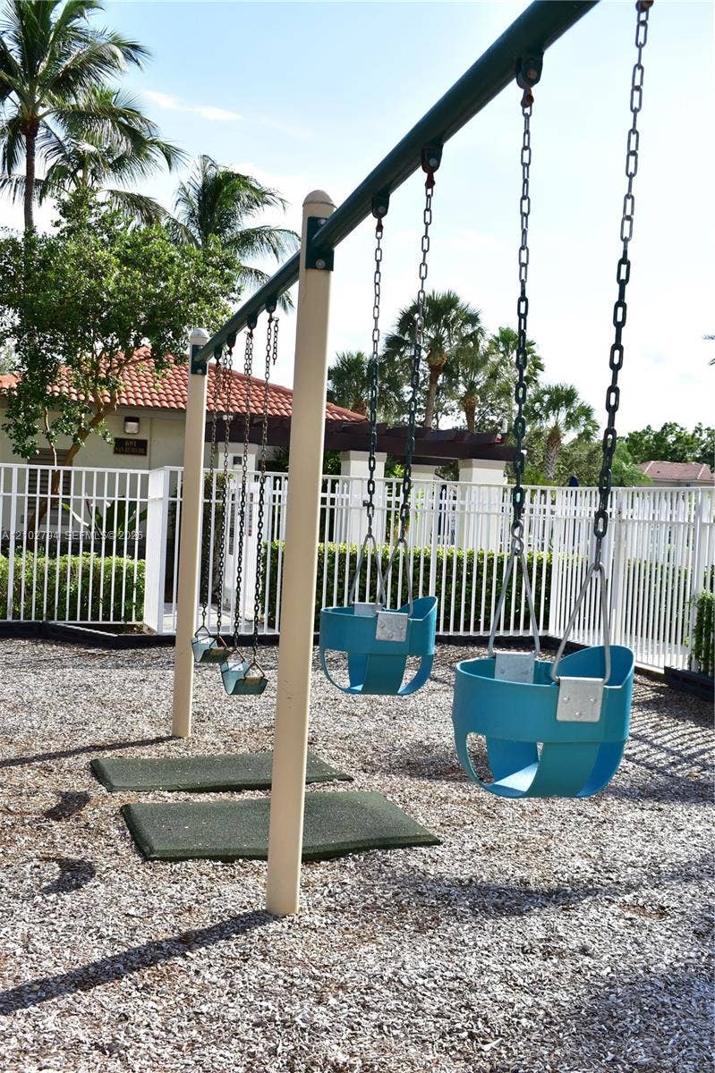 952 Sevilla Circle, Weston, FL 33326 Photo 8