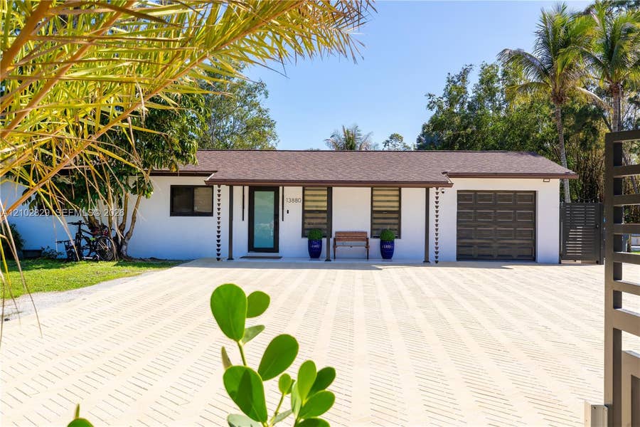 Property photo for 13880 Persimmon Boulevard, Royal Palm Beach, FL