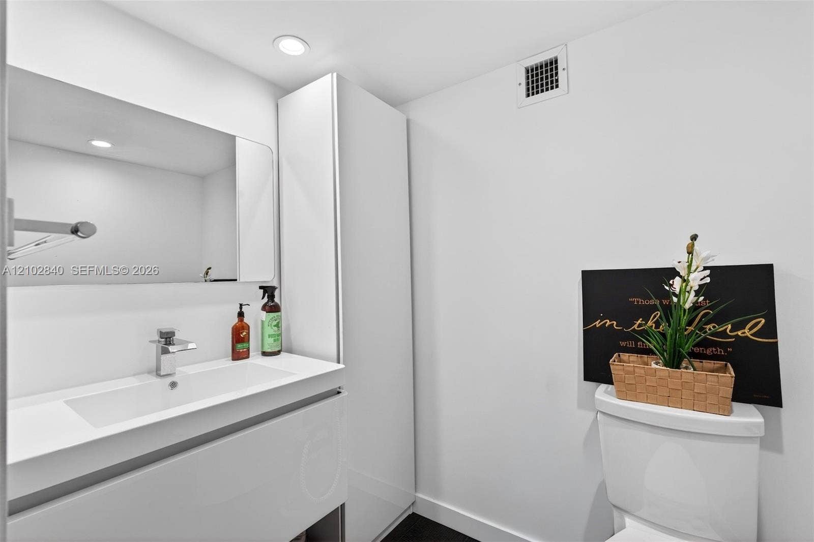 500 Three Islands Boulevard, #201, Hallandale Beach, Hallandale Beach, FL 33009 Half Bathroom