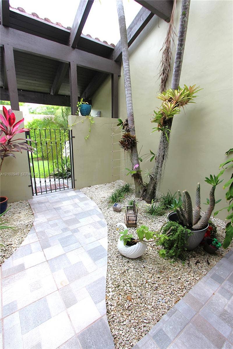 3815 Alcantara Avenue, #D-77, Doral, FL 33178 Photo 6