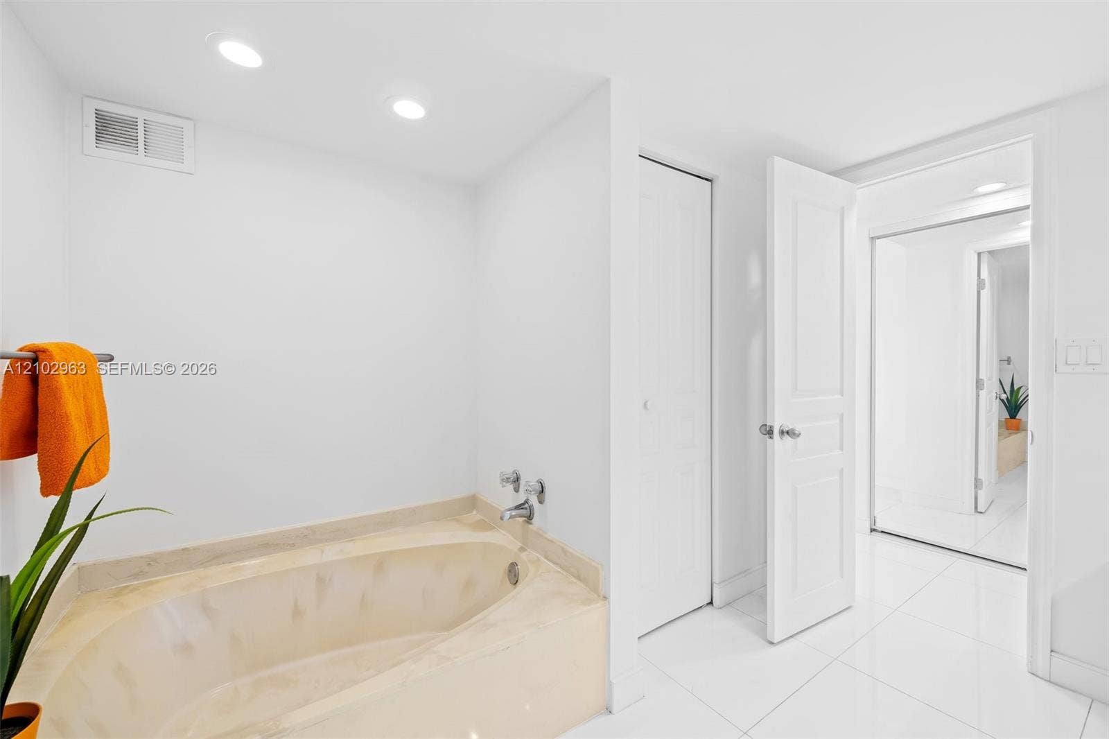 800 Parkview Drive, #221, Hallandale Beach, FL 33009 Photo 14