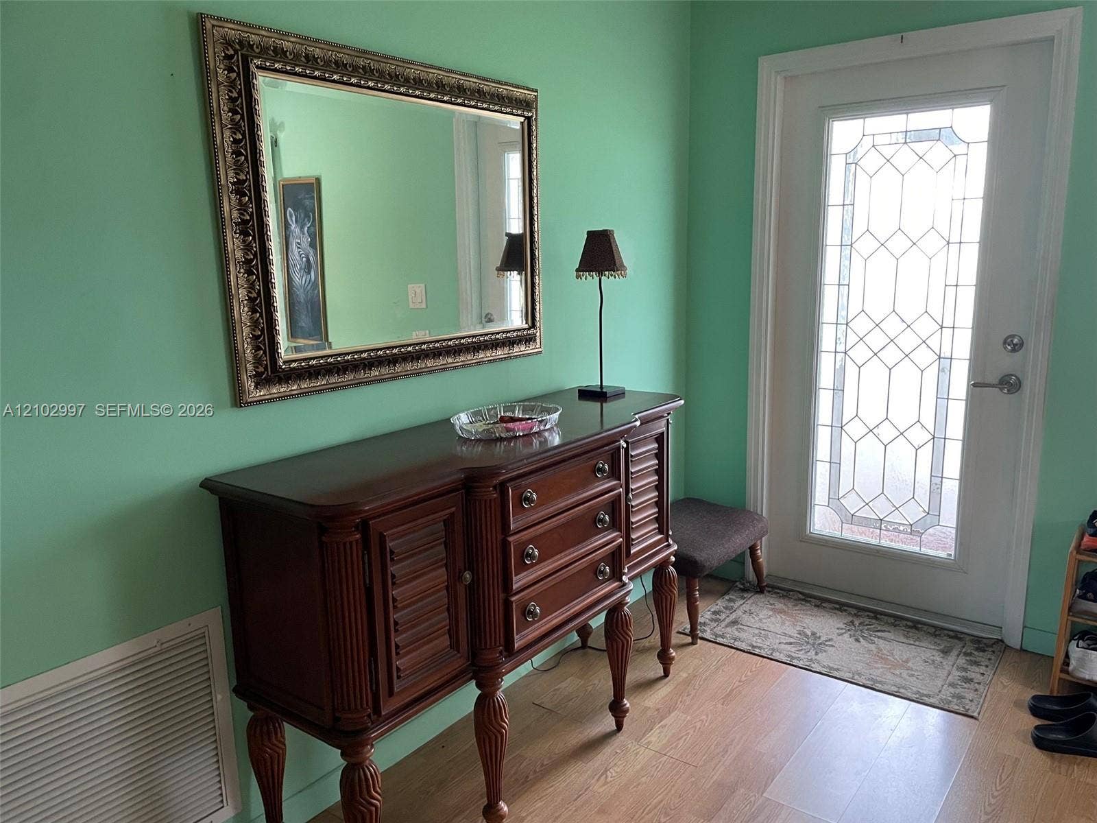 FOYER ENTRY