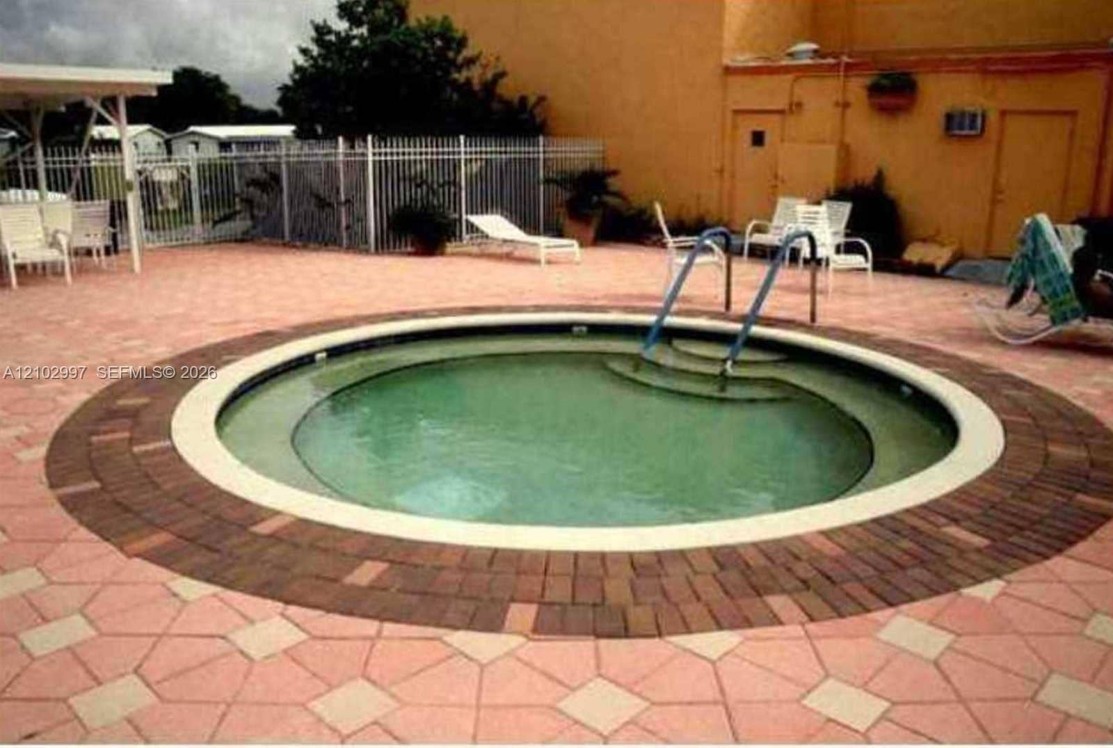 SATELLITE HOT TUB