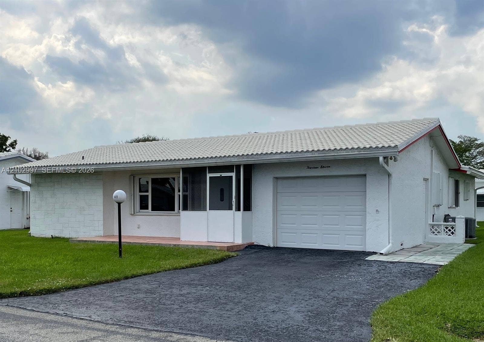 FRONT DOUBLE DRIVEWAY