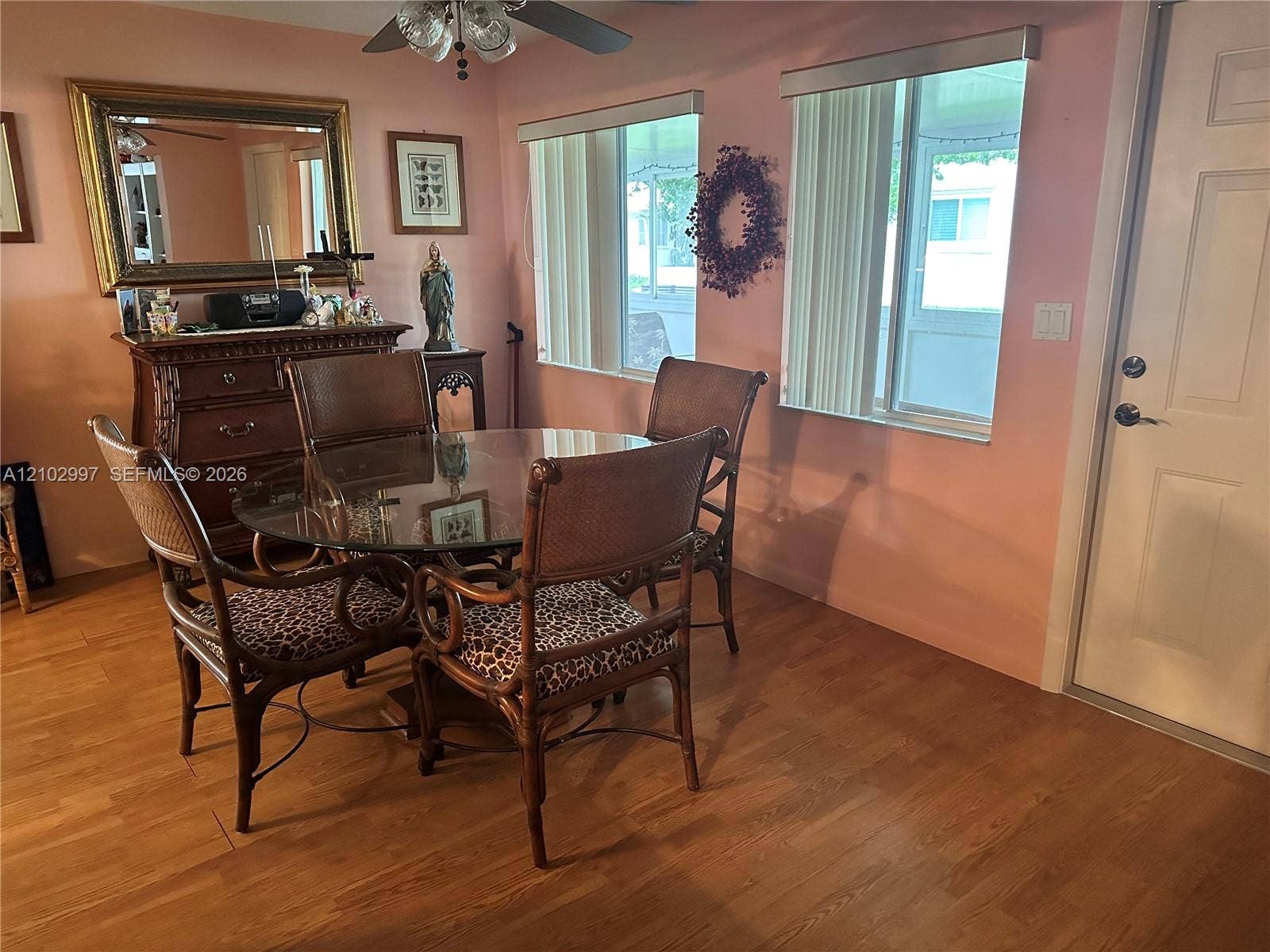 FORMAL DINING ROOM