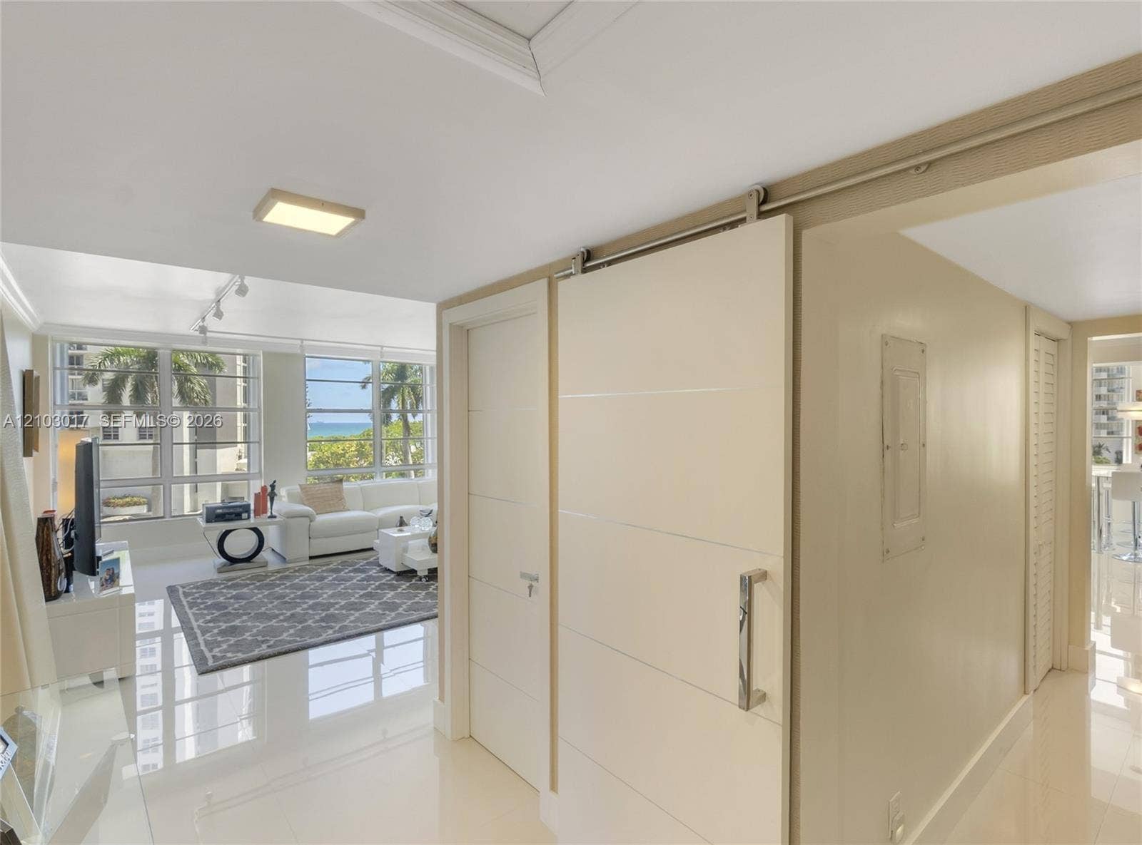 Entry / Entrada