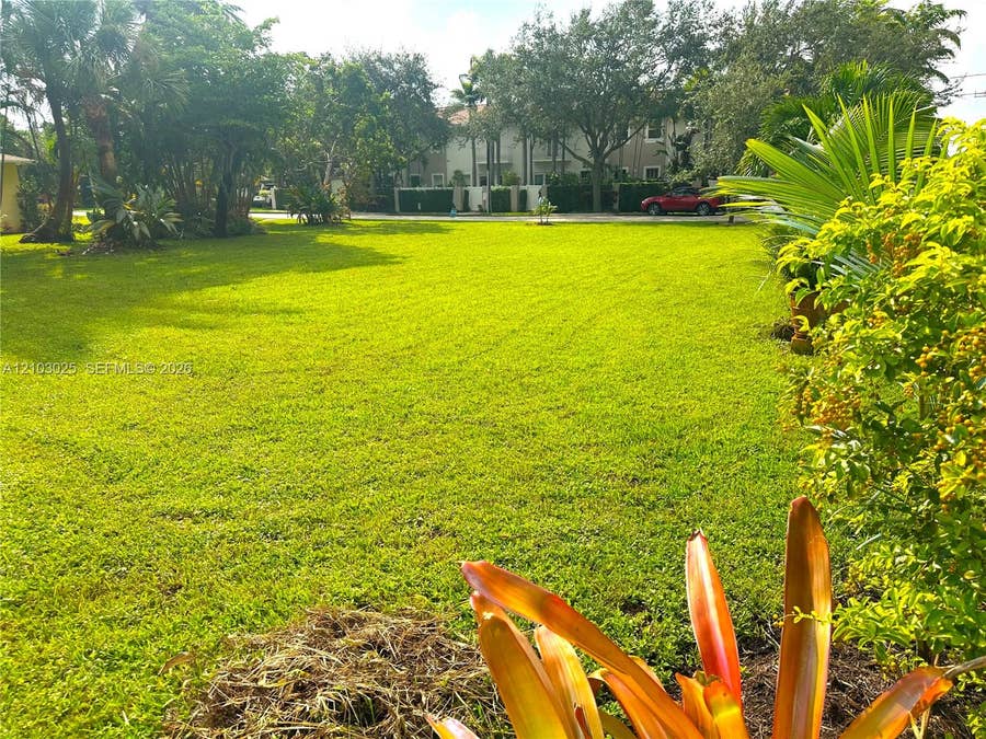Property photo for 13 NE Ave 34th Court, Oakland Park, FL