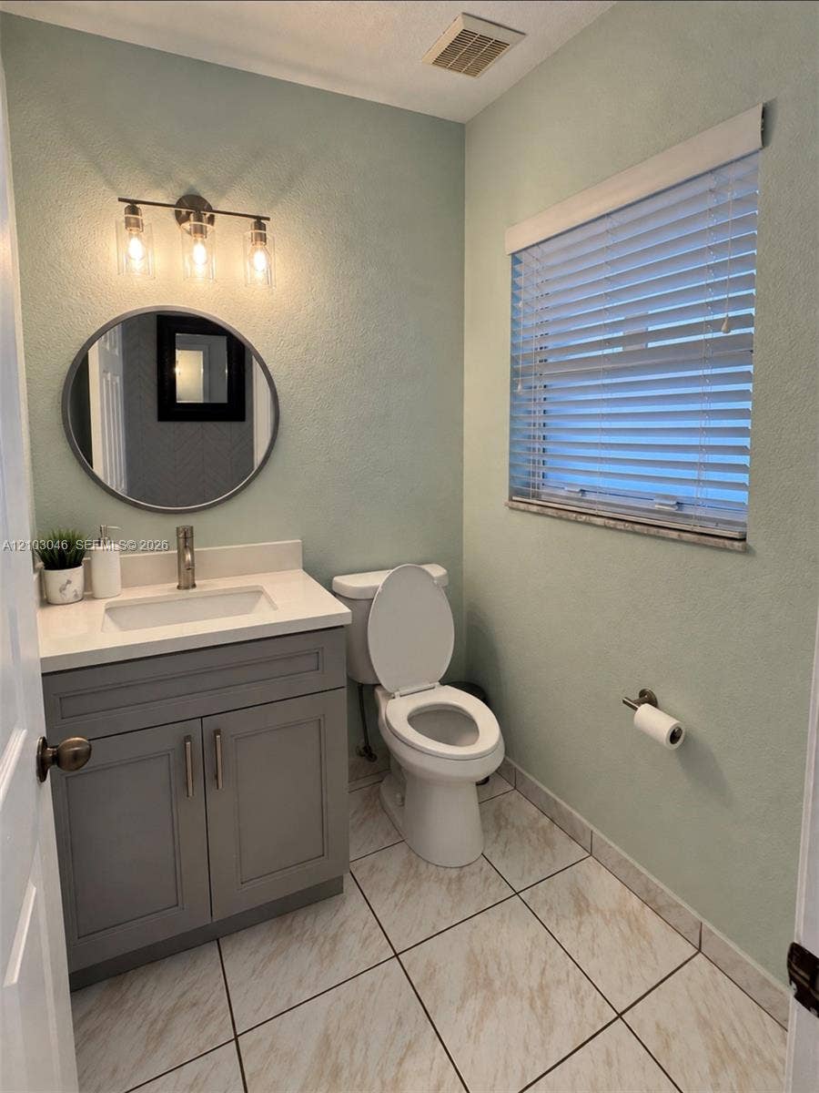 1st floor half bathroom
