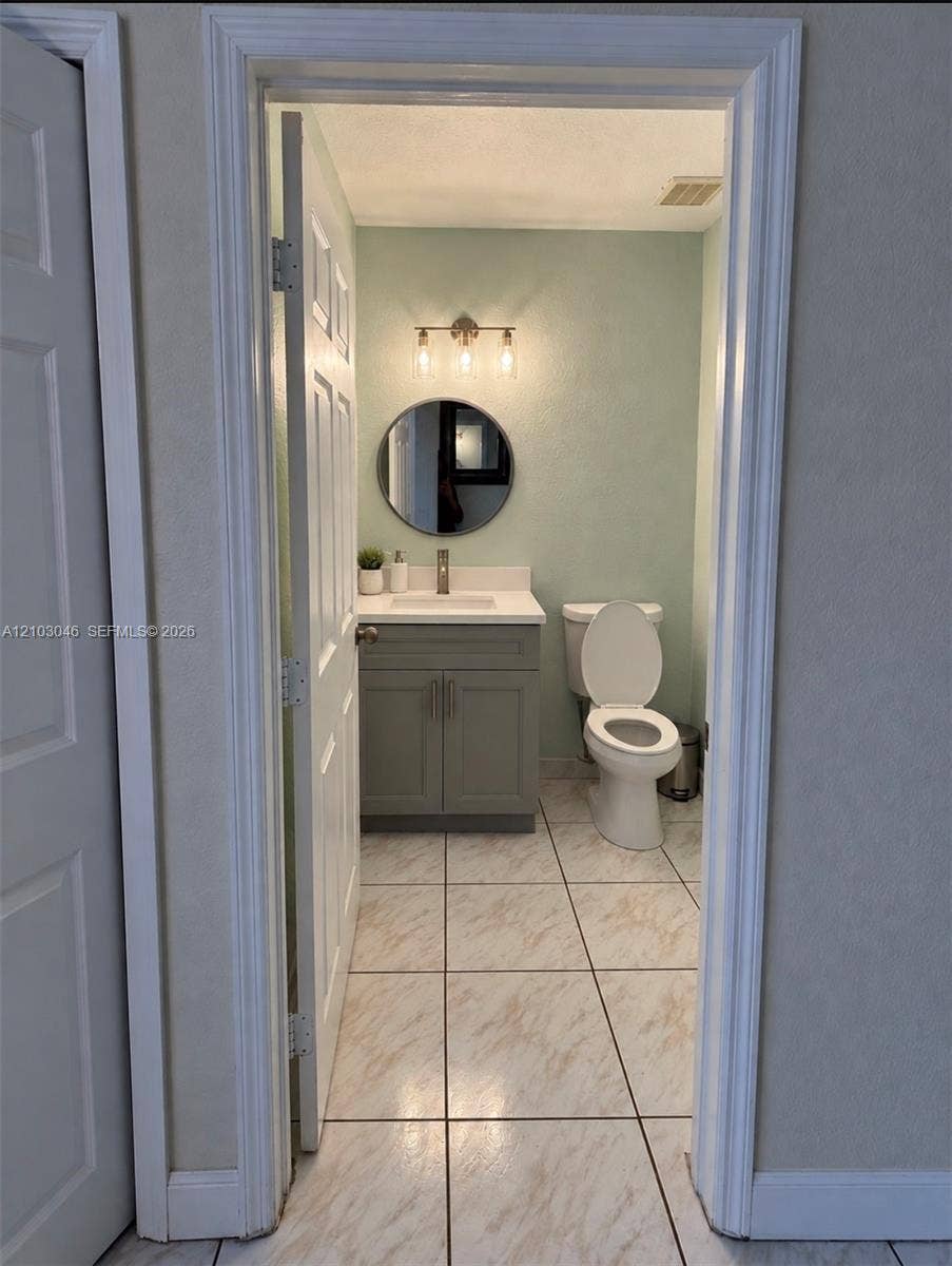 1st floor half bathroom