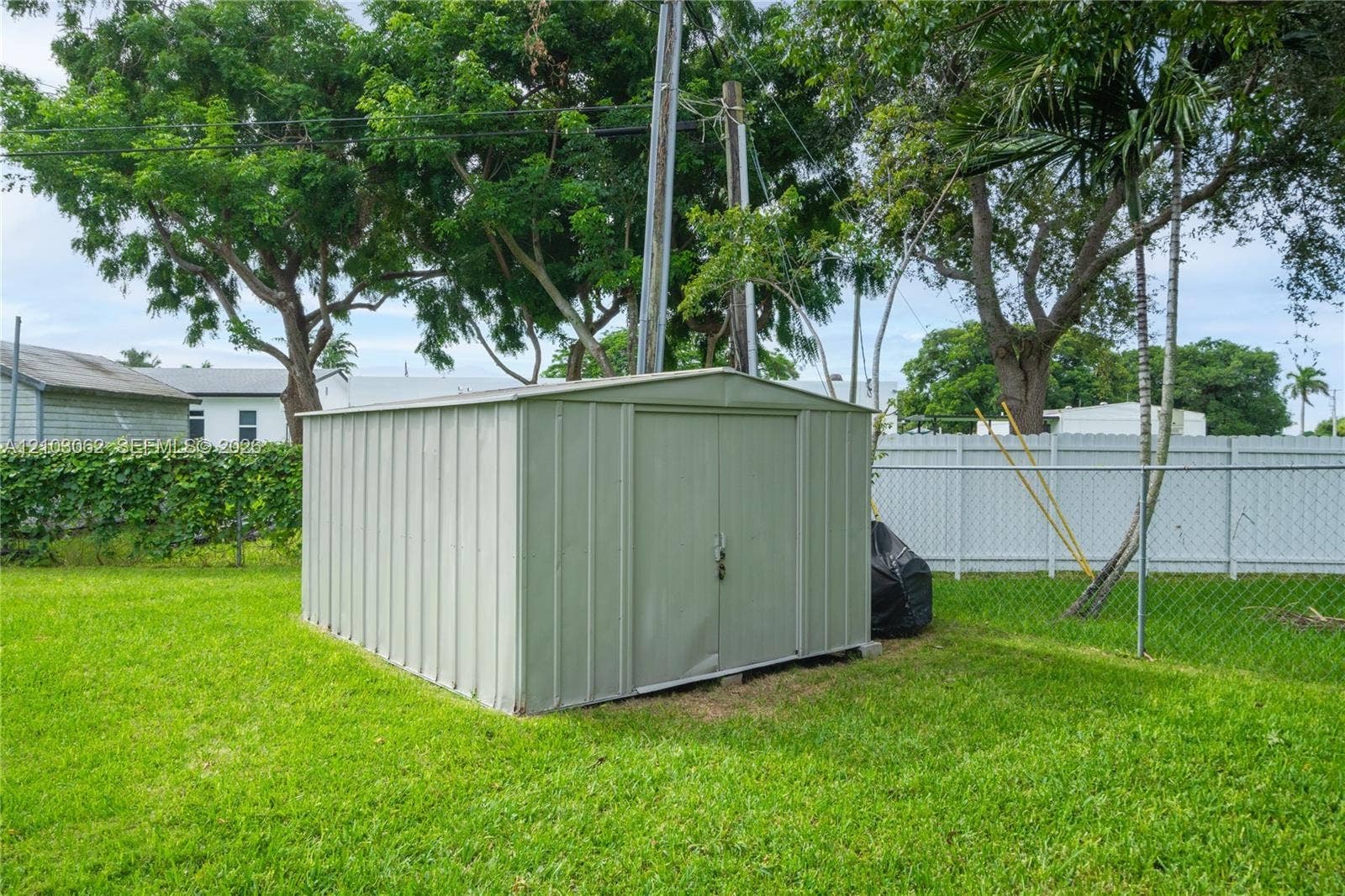 10198 SW 203rd Terrace, Cutler Bay, FL 33189 Outdoor Shed