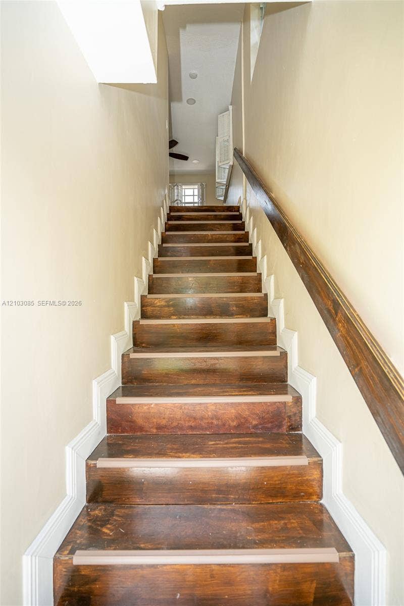 PATH TO THE AVAILABLE 2ND FLOOR UNIT