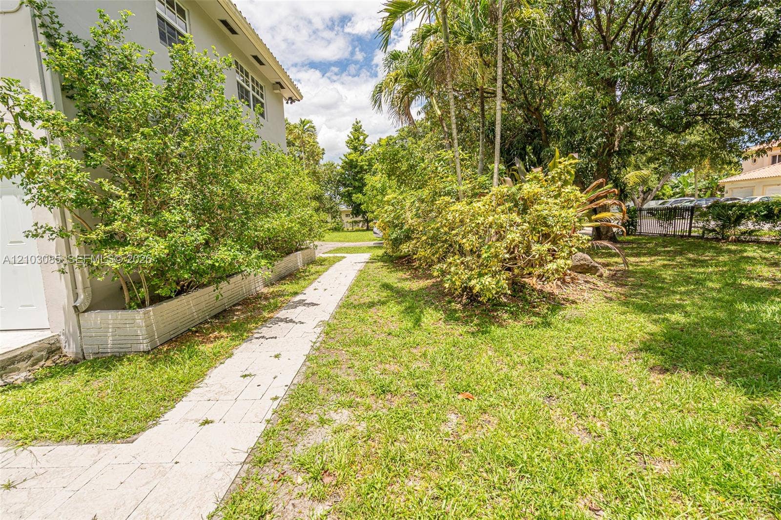 PATH TO THE AVAILABLE 2ND FLOOR UNIT