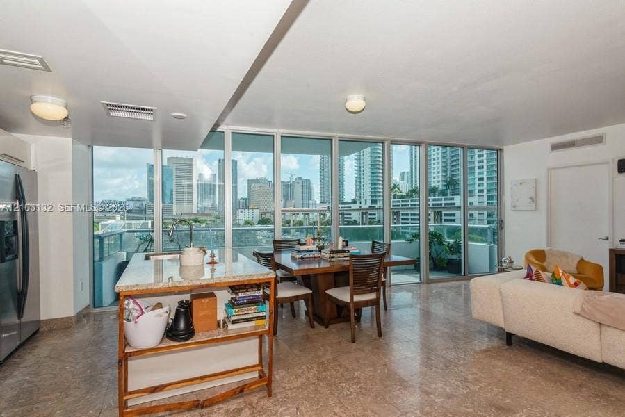 185 SW 7th Street, #703, Miami, FL 33130 Photo 2